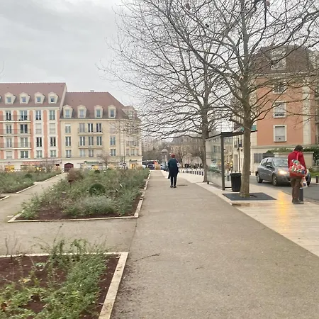 Lägenhet Appt 50m2 /3p Refait A Neuf Proche Du Metro 8 *